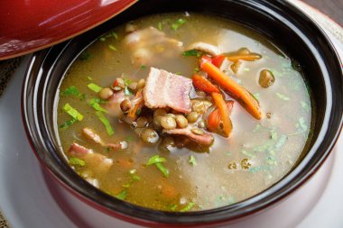 Sığır çorbası. Restoran menüsü