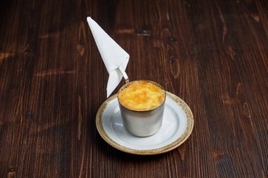 Güveçte Julienne. yemek menüsü