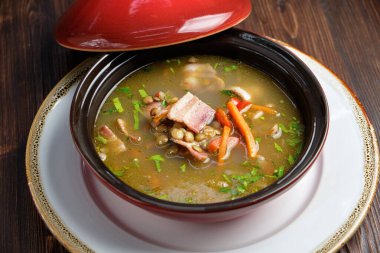 Sığır çorbası. Restoran menüsü