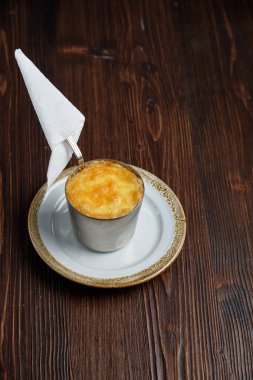 Güveçte Julienne. yemek menüsü