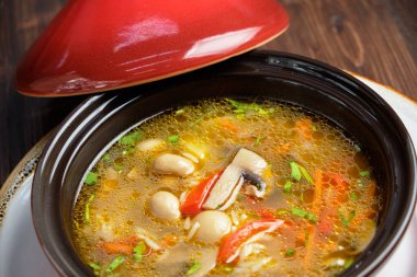 Mantarlı çorba. yemek menüsü