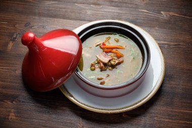 Sığır çorbası. Restoran menüsü