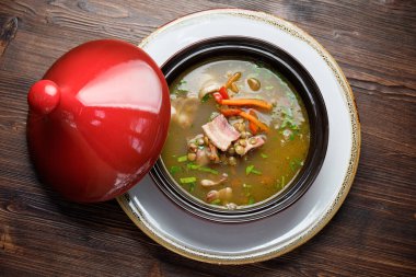 Sığır çorbası. Restoran menüsü