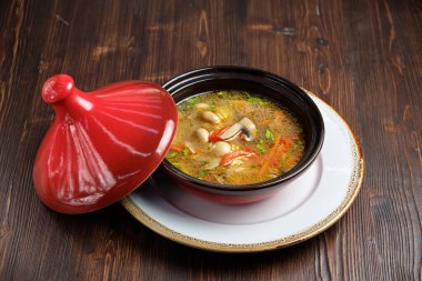 Mantarlı çorba. yemek menüsü