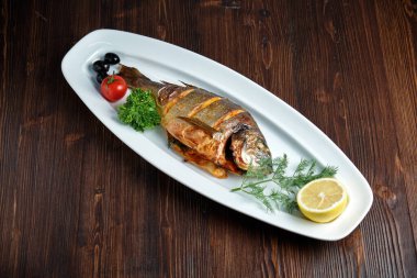 Fırında Dorado. yemek menüsü