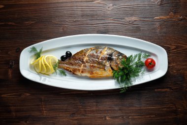 Fırında Dorado. yemek menüsü