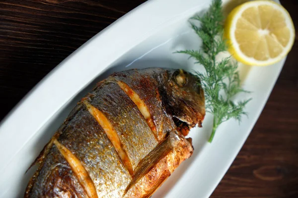 Fırında Dorado. yemek menüsü