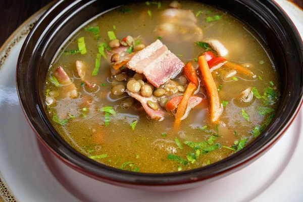 Sığır çorbası. Restoran menüsü