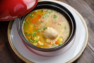 Köfteli çorba. yemek menüsü