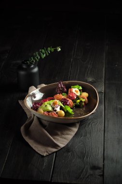 Somonlu Sezar salatası. yemek menüsü