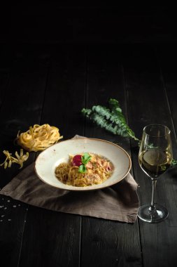 Carbonara makarnası. catering menüsü
