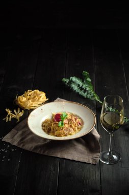 Carbonara makarnası. catering menüsü