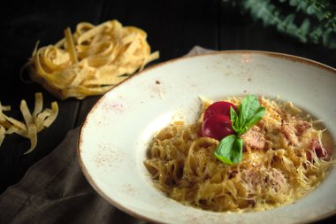 Carbonara makarnası. catering menüsü