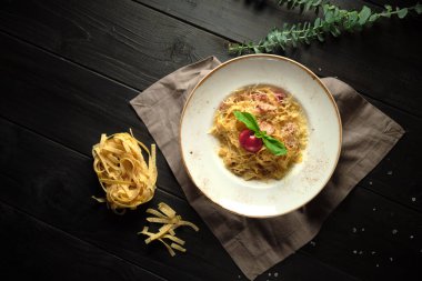 Carbonara makarnası. catering menüsü