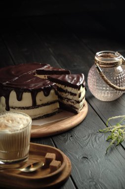 Tereyağlı çikolatalı pasta. yemek menüsü