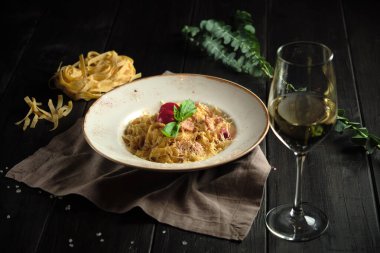 Carbonara makarnası. catering menüsü