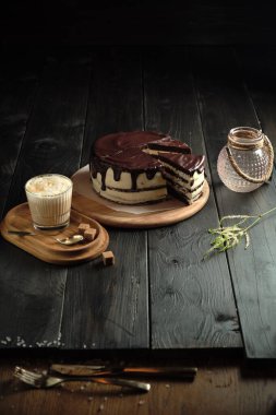 Tereyağlı çikolatalı pasta. yemek menüsü