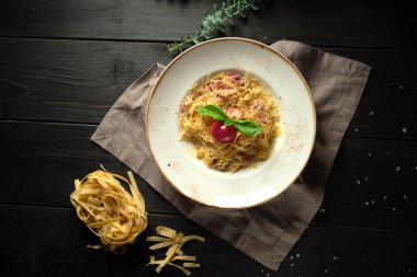 Carbonara makarnası. catering menüsü