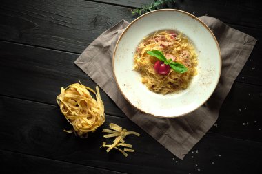 Carbonara makarnası. catering menüsü