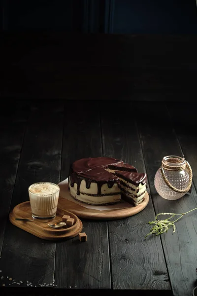 Ciasto czekoladowe ze śmietaną. menu cateringowe Obraz Stockowy