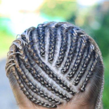 Pigtails, kızın kafası örgülü saç yakın çekim