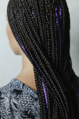 Birçok iyi Afrika örgüler güzel saç modeli stilize edilmiş,