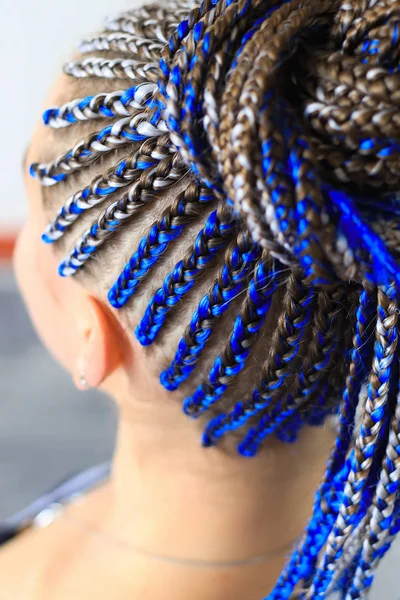 Dunne Pigtails Verzameld Staart Blauwe Haren Afrikaanse Stijl Sluiten — Stockfoto