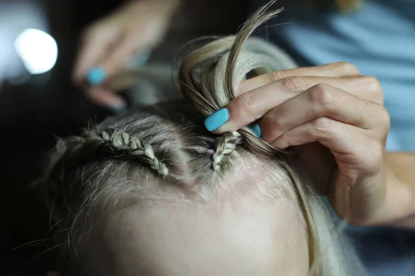 Fläta Tjocka Flätor Konstgjorda Kanekalon Hår Processen — Stockfoto