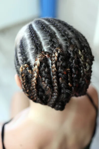 Африканские Кудряшки Прическа Искусственными Волосами Работа Мастера — стоковое фото