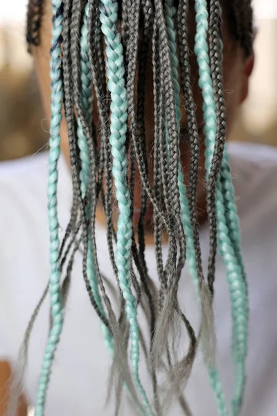 Dünne Zöpfe Afrikanischen Stil Französische Zöpfe Auf Dem Kopf Eines — Stockfoto