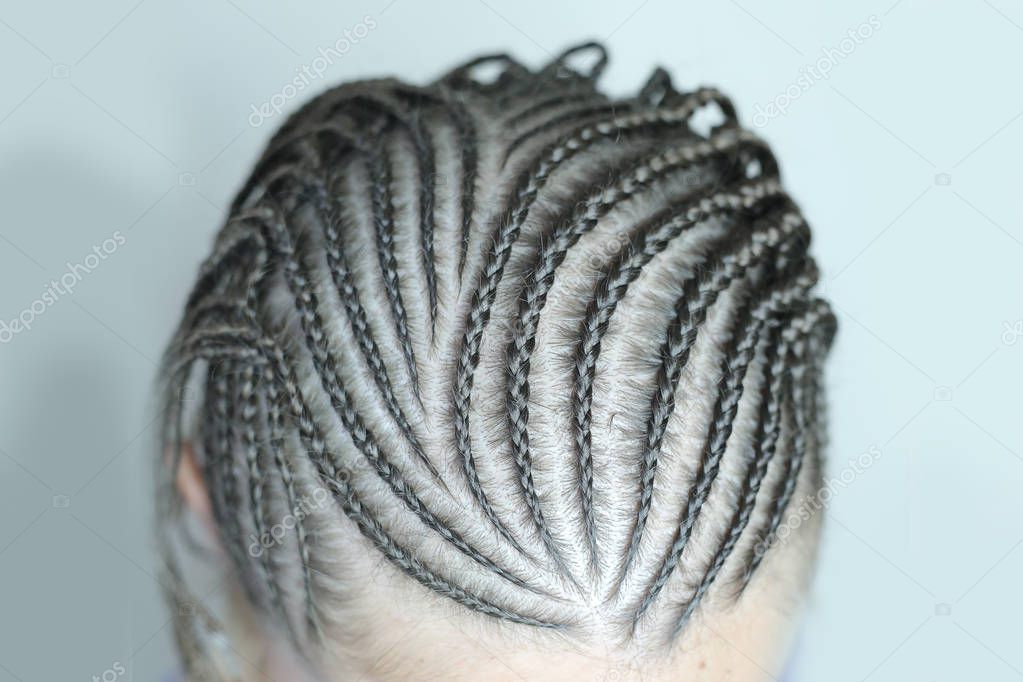 African braids, hair texture, thin plaits, kanekalo, many braids with kanekalon, artificial hair, hair style in African youth style