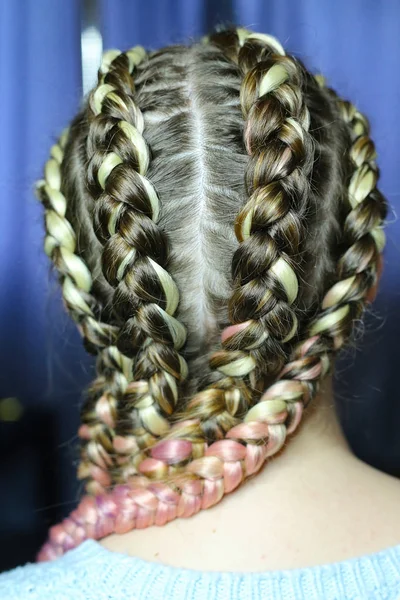 Penteado Tranças Grossas Com Kanekalon Para Uma Menina Cinco Tranças — Fotografia de Stock