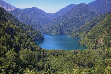 Abhazya dağ gölü Ritsa