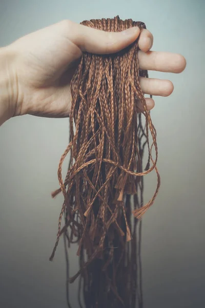 合成头发材料编织，编织非洲辫子，卡内卡隆 — 图库照片