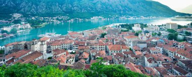 Kotor şehri ve boka kotorska körfezi panoraması. Karadağ ve Avrupa.