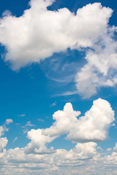 Blå Himmel Med Moln Bakgrund — Stockfoto