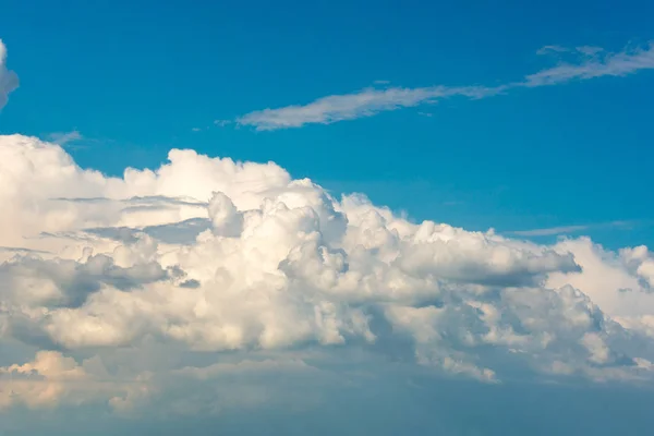 Μπλε Ουρανός Φόντο Σύννεφα — Φωτογραφία Αρχείου