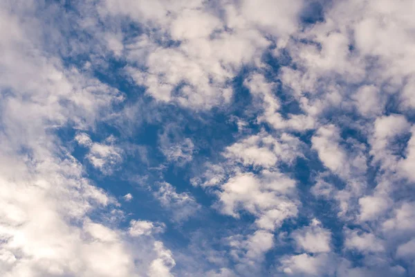 Cielo Blu Con Sfondo Nuvole — Foto Stock