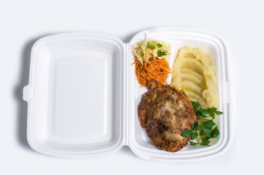 Öğle Yemeği kutu seti. Tek kullanımlık plastik beslenme çantası. Bir beyaz gıda kutusu, yemek, fast food, beyaz arka plan üzerinde izole