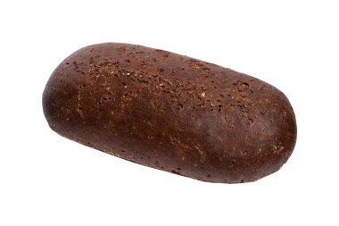 Beyaz arka planda taze çavdar ekmeği