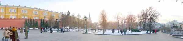 Moskova, Rusya - 01, Aralık, 2018 - Panorama görünümünü orta Bahçe ve Alexander Bahçe üst Bahçe, Batı Kremlin Duvarı boyunca.