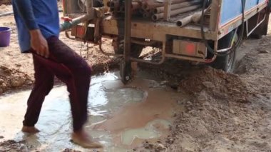 Yeraltı Suyu Kuyusu Sondaj makinesi. Kuraklık etkiler.