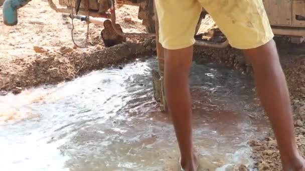 Grundwasserbrunnenbohrmaschine Dürre Wirkt Sich Aus — Stockvideo
