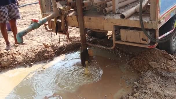 Mesin Pengeboran Air Tanah Kekeringan Mempengaruhi — Stok Video