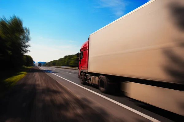 A truck is driving down the road — Stock Photo, Image