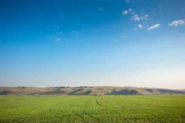 Manzara. Alan arka plan tepeler üzerinde