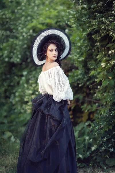 A girl in a beautiful vintage dress with jasmine flowers — Stock Photo, Image