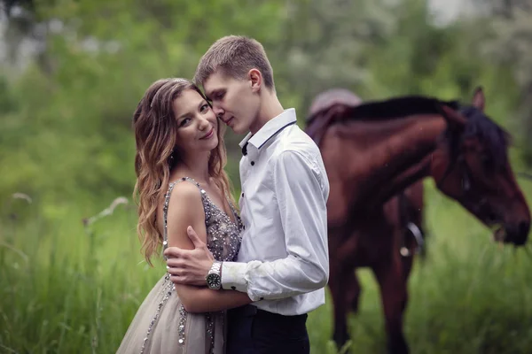 Love story. Two lovers in the forest. Photo with a horse — Stock Photo, Image