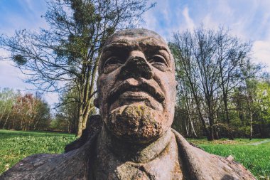 Potsdam terk edilmiş Vladimir Lenin taş baskınında
