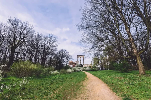 Potsdam'daki Ruinenberg Tepesi'nde antik Harabeleri — Stok fotoğraf